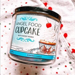 Bath & Body works angel food cupcake candle